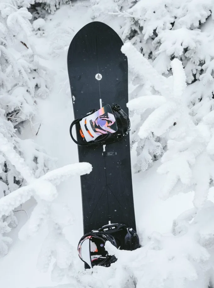 Burton Family Tree Mystery Juice Wagon Camber Snowboard